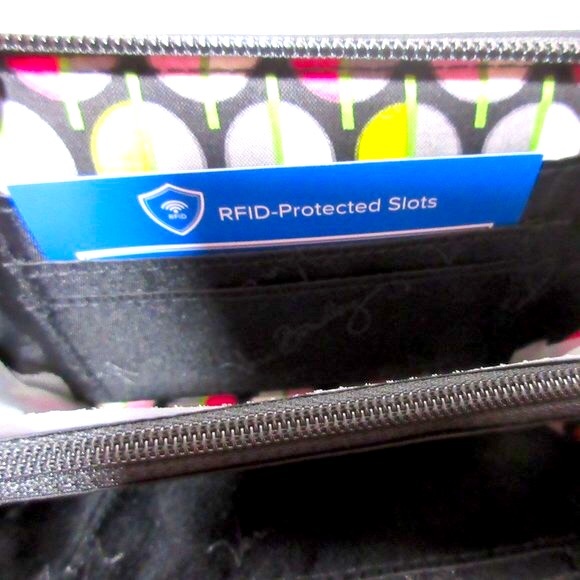 Vera Bradley RFID Grab & Go Wristlet Classic Black Microfiber NWT MSRP $… - Picture 6 of 9
